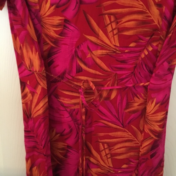 Woman’s Maxie dress shades of red - Picture 5 of 5